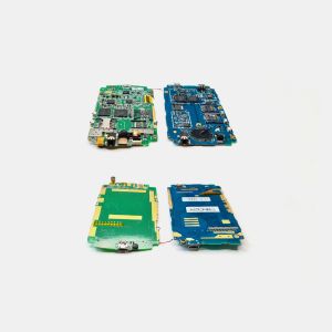 Платы от смартфонов не кнопочных с желтыми элементами.jpg